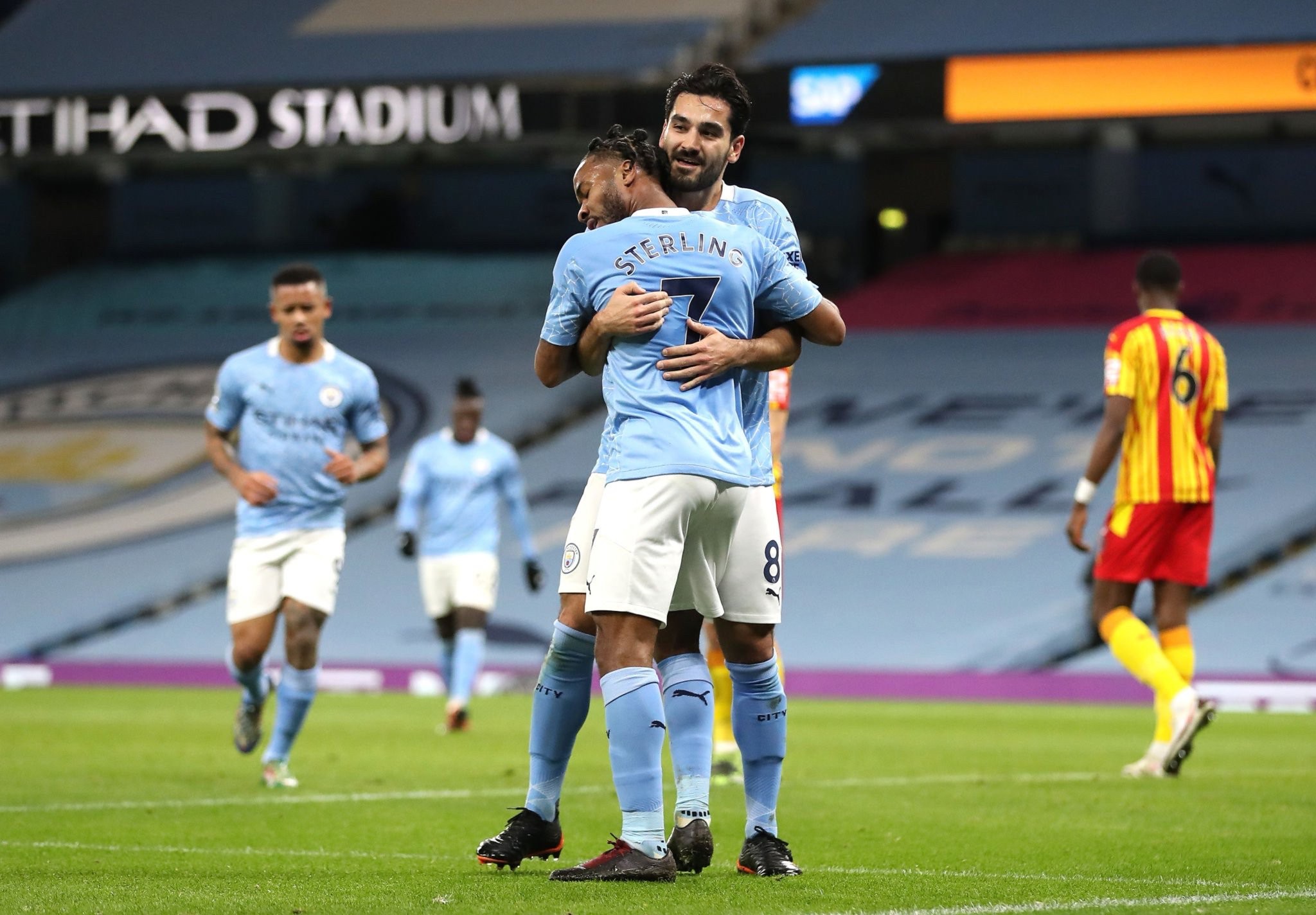 不少专家认 不少专家认