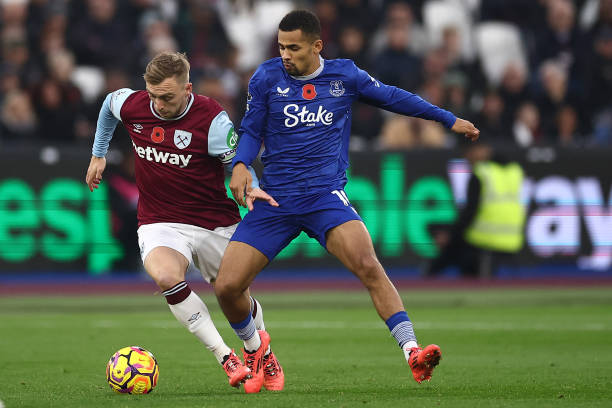 屹立在足球 屹立在足球