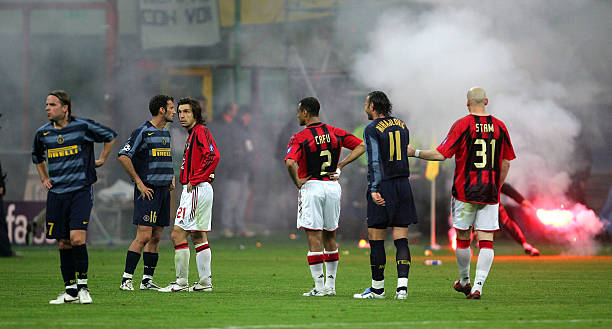 依然屹立不 依然屹立不